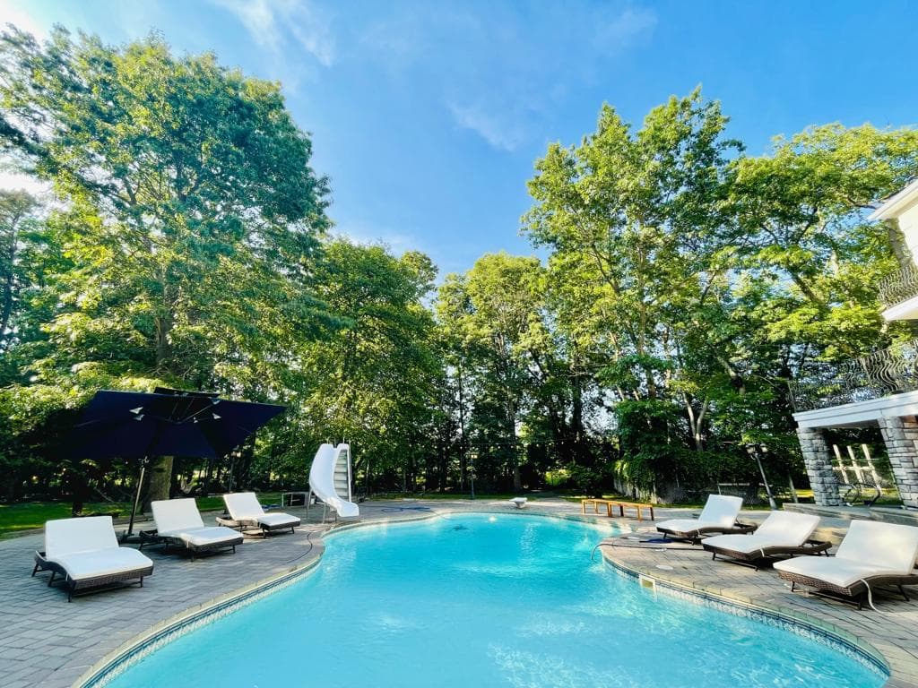 Jackson, NJ vacation home: pool and wooded backyard